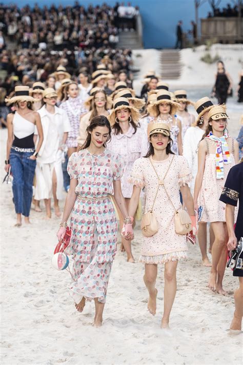 défilé printemps été 2019 chanel|Chanel fashion show.